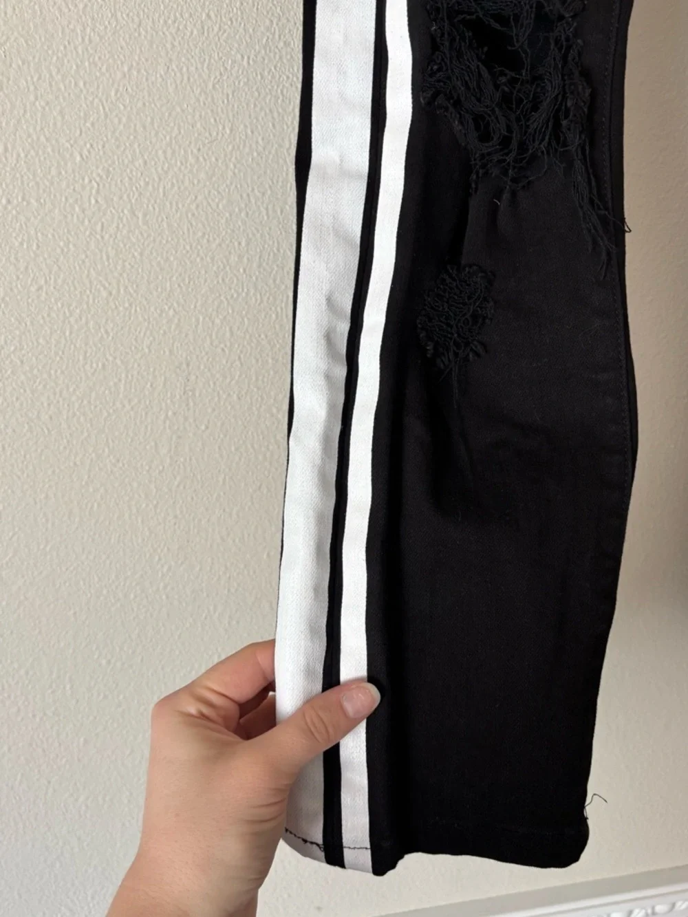 AMIRI Men's Jet Black Denim Distressed Jeans with White Side Stripes Size 31